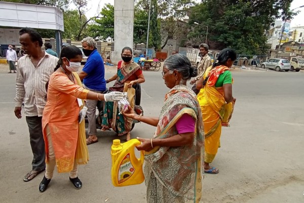 shieldon-security-services-has-conducted-free-food-distribution-to-the-needy-people-on-6th-april-2020-as-a-corona-virus-relief-activity-at-narayanaguda-chikatpally-served-food-for-175-200-day-1-1695E5A5FD-57CF-FC12-D031-E36940044746.jpg