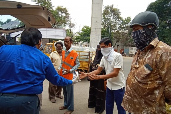 shieldon-security-services-has-conducted-free-food-distribution-to-the-needy-people-on-6th-april-2020-as-a-corona-virus-relief-activity-at-narayanaguda-chikatpally-served-food-for-175-200-day-1-876272C01-04E3-DEBF-A1F0-7040D87D2D30.jpg